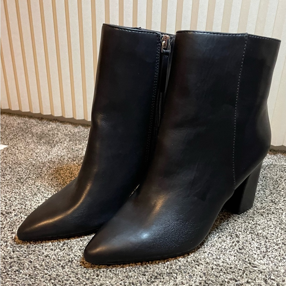 Madden Girl Women’s Flexx Fashipn Boot Size 8